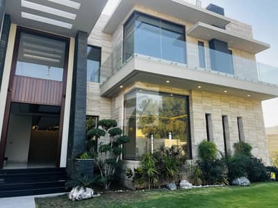 ڈی ایچ اے فیز 8 ڈی ایچ اے ڈیفینس,کراچی میں 7 کمروں کا 2 کنال مکان 35.0 کروڑ میں برائے فروخت۔