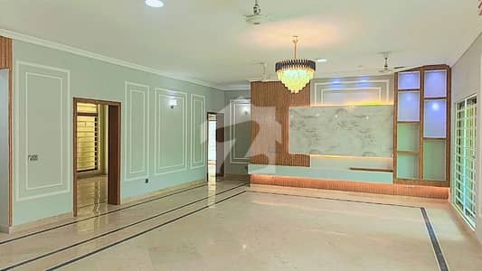 Fully Renovated Luxury Ground Floor Apartment Available for Sale Fully Renovated Luxury Ground Floor Apartment Available for Sale