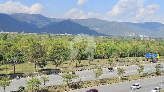 گلبرگ بزنس اسکوائر گلبرگ,اسلام آباد میں 16 مرلہ دفتر 4.5 لاکھ میں کرایہ پر دستیاب ہے۔