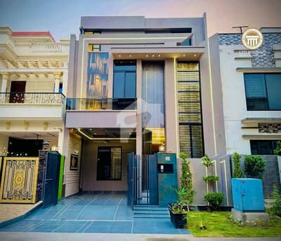 Prime Location 5 Marla House For sale In Rs. 25500000 Only