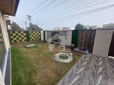ڈی ایچ اے فیز 7 - بلاک ایس فیز 7,ڈیفنس (ڈی ایچ اے),لاہور میں 5 کمروں کا 1 کنال مکان 11.75 کروڑ میں برائے فروخت۔