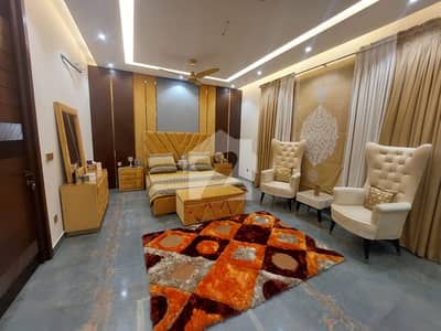 ڈی ایچ اے فیز 5 - بلاک کے فیز 5,ڈیفنس (ڈی ایچ اے),لاہور میں 4 کمروں کا 10 مرلہ مکان 8.5 کروڑ میں برائے فروخت۔