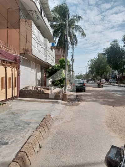 نارتھ کراچی ۔ سیکٹر 11بی نارتھ کراچی,کراچی میں 6 کمروں کا 10 مرلہ مکان 5.8 کروڑ میں برائے فروخت۔