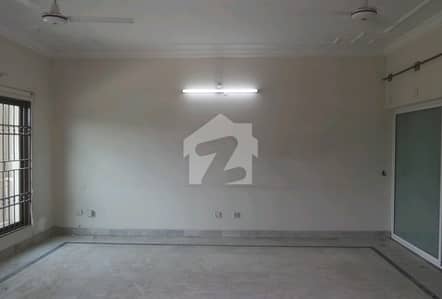آئی ۔ 8/3 آئی ۔ 8,اسلام آباد میں 4 کمروں کا 14 مرلہ مکان 2.5 لاکھ میں کرایہ پر دستیاب ہے۔