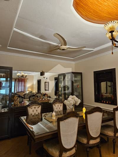 Defence 10 marla owner build bungalow ideal location reasonable price
