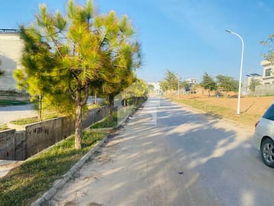 Main Road Block R, 8 Marla Developed Plot For Sale Gulberg Residencia Islamabad