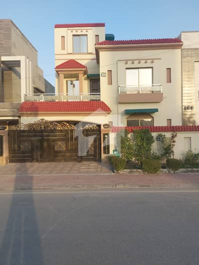10 Marla Facing Park House With Gas For Sale