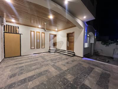 10 Marla Boulevard House For Rent 1 Unit