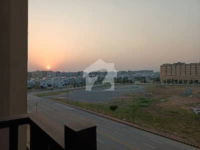 دی گلیریا بحریہ انکلیو,بحریہ ٹاؤن,اسلام آباد میں 3 کمروں کا 11 مرلہ فلیٹ 2.1 کروڑ میں برائے فروخت۔