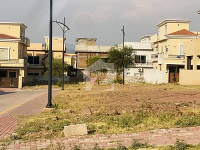 بحریہ انکلیو - سیکٹر ایم بحریہ انکلیو,بحریہ ٹاؤن,اسلام آباد میں 10 مرلہ رہائشی پلاٹ 1.45 کروڑ میں برائے فروخت۔