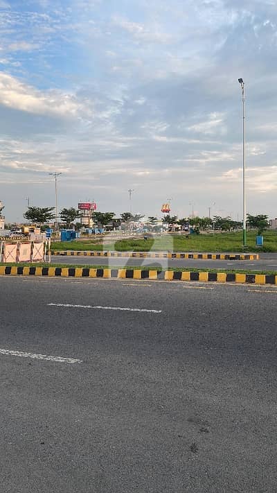 ڈی ایچ اے فیز 7 - بلاک ڈبلیو فیز 7,ڈیفنس (ڈی ایچ اے),لاہور میں 5 کنال رہائشی پلاٹ 25.0 کروڑ میں برائے فروخت۔