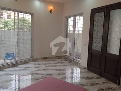 ڈی ایچ اے فیز 8 سابقہ ایئر ایوینیو ڈی ایچ اے فیز 8,ڈی ایچ اے ڈیفینس,لاہور میں 4 کمروں کا 10 مرلہ مکان 5.75 کروڑ میں برائے فروخت۔