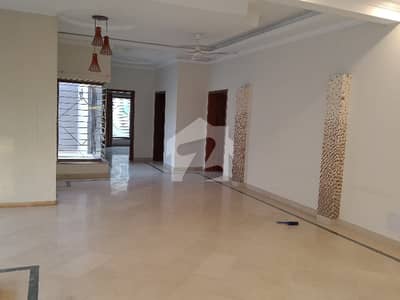 Upper Portion 3 Bed With Bath TV Lounge Kitchen Store 2Terrace Car Parking