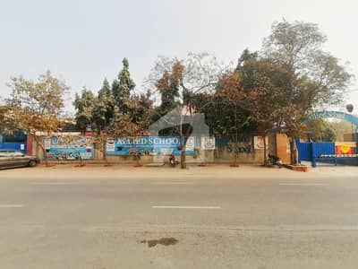 Main Double Road 4 Kanal Building In Township For Sale At Good Location