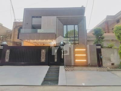 Prime Location 12 Marla House Available For Sale In Board Of Revenue Society - Block B, Lahore