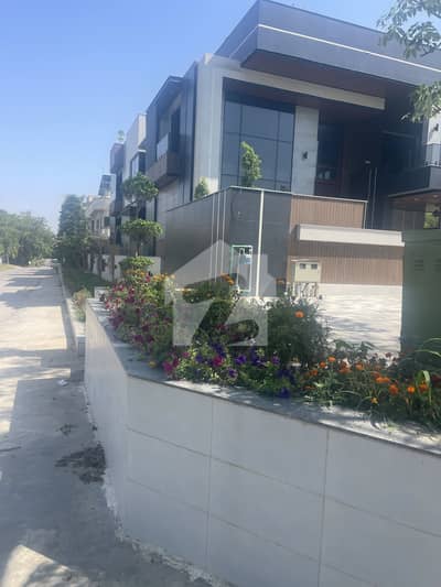 F-11 666 Yards Brand New 5 Bed Extra Land