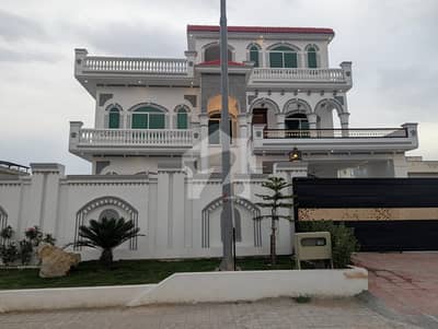 Looking For Your Dream Home In Islamabad? This Stunning 1 Kanal House In The Peaceful And Secure Cabinet Division Employees Cooperative Housing Society, E-17/3 Is The Perfect Choice!
