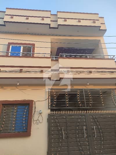 ڈیفنس روڈ راولپنڈی میں 4 کمروں کا 4 مرلہ مکان 1.3 کروڑ میں برائے فروخت۔