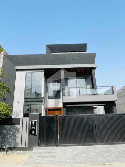 10 Marla Modern House for sale in Dream gardens lahore