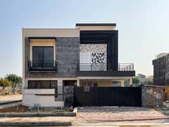 Prime 14 Marla Designer Corner House In Ideal Location