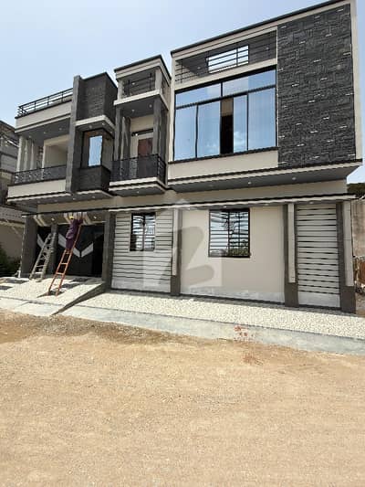 PRIME LOCATION CORNER 120 SQ YARD NEAR MAIN GATE GROUND+1
