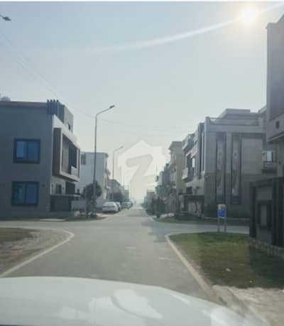 کینال گارڈن ۔ بلاک ای کینال گارڈن,لاہور میں 2 مرلہ کمرشل پلاٹ 70.0 لاکھ میں برائے فروخت۔