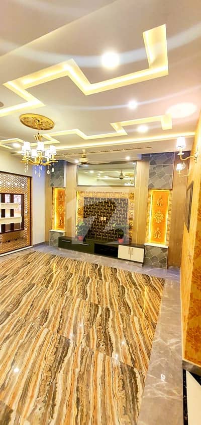 کینال گارڈن لاہور میں 6 کمروں کا 10 مرلہ مکان 4.5 کروڑ میں برائے فروخت۔