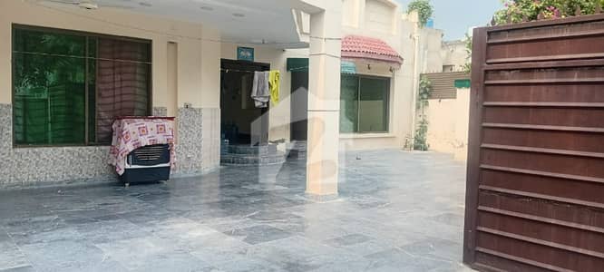 Low Budget 1 Kanal House For Sale In Canal Gardens Lahore