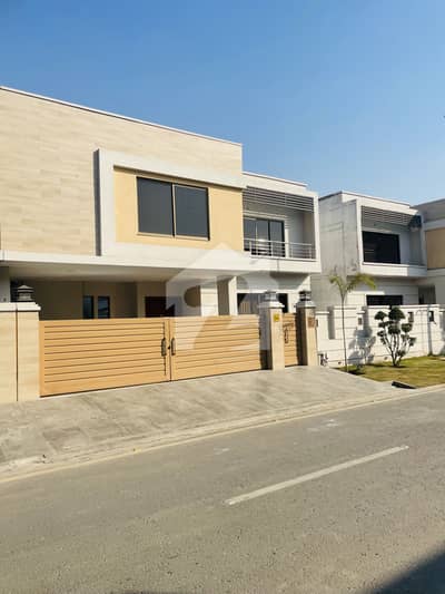 Next To Corner Near To Park Well Mentained Luxury 5 Bedrooms House Available For Rent Next To Corner Near To Park Well Mentained Luxury 5 Bedrooms House Available For Rent