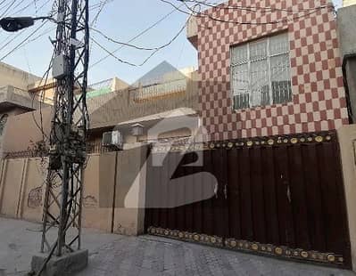 In Allama Iqbal Town - Zeenat Block 10 Marla House For Sale