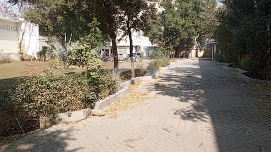 BIG FRONT 132 FEET IDEA LOCATION PLOT FOR SALE