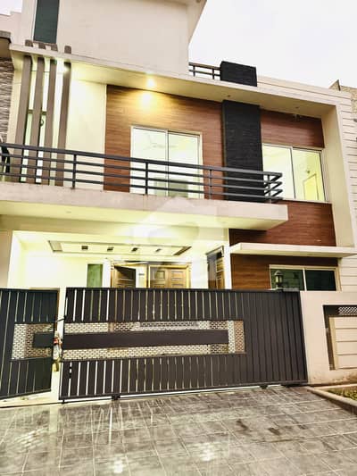 ایف ۔ 17 اسلام آباد میں 6 کمروں کا 8 مرلہ مکان 2.95 کروڑ میں برائے فروخت۔