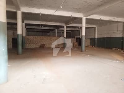 سندھ انڈسٹریل ٹریڈنگ اسٹی - ایس آئی ٹی ای کراچی میں 4 کمروں کا 1 کنال فیکٹری 3.22 لاکھ میں کرایہ پر دستیاب ہے۔