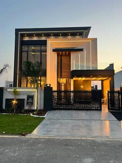 10 MARLA LUXRY HOUSE FORSALE NEAR DHA RAYA 10 MARLA LUXRY HOUSE FORSALE NEAR DHA RAYA
