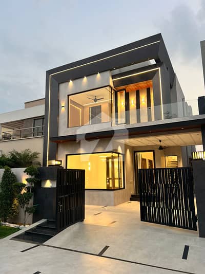 10 Marla Ultra Modern House Available for Sale 10 Marla Ultra Modern House Available for Sale
