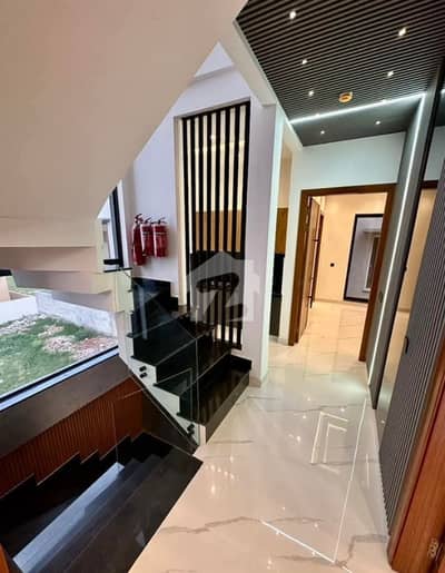 5 Marla Beautiful House In Prime Location Don'T Miss Out!