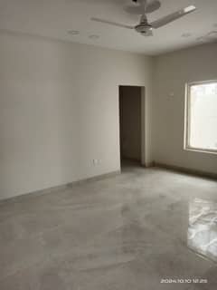 "350 Sq Yards Of Comfort &Amp; Convenience In Prime Location" "350 Sq Yards Of Comfort &Amp; Convenience In Prime Location"