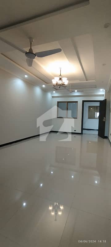 ای ۔ 11 اسلام آباد میں 2 کمروں کا 6 مرلہ فلیٹ 1.7 کروڑ میں برائے فروخت۔