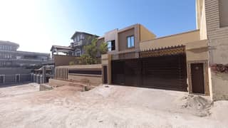 1 Kanal Single Unit House Available For Sale .