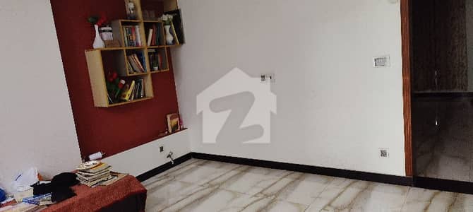 10 Marla Beautiful Owner Build House For Sale 10 Marla Beautiful Owner Build House For Sale