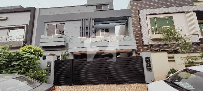 10 Marla Beautiful Owner Build House For Sale