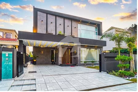 1 Kanal Home A Perfect Blend Of Luxury And Comfort, Near DOLMEN MALL, Top Location, Facing Park, Solid Build, In DHA Phase 6 At Reasonable Price