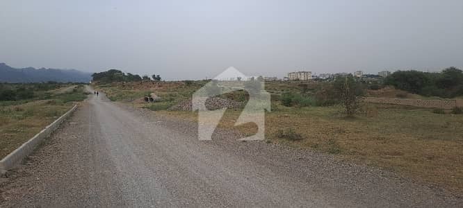 5 Marla Premium Plot | Easy Access to Main Margalla Road