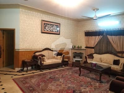 ایف ۔ 10 اسلام آباد میں 7 کمروں کا 2 کنال مکان 65.0 کروڑ میں برائے فروخت۔