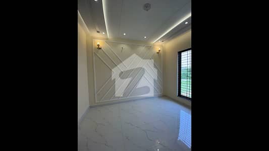 10 MARLA BRAND NEW DESIGNER HOUSE FOR SALE
