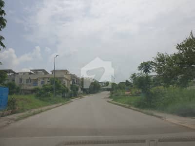 ڈی ایچ اے فیز 2 - سیکٹر بی ڈی ایچ اے ڈیفینس فیز 2,ڈی ایچ اے ڈیفینس,اسلام آباد میں 1 کنال رہائشی پلاٹ 5.0 کروڑ میں برائے فروخت۔