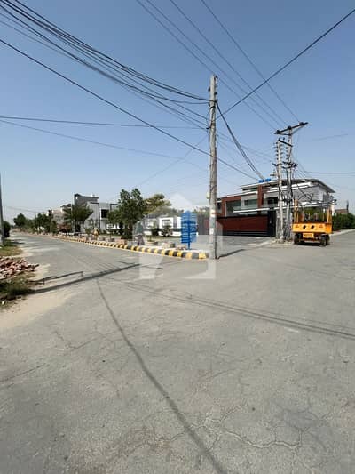 ملتان پبلک سکول روڈ ملتان میں 3 کمروں کا 10 مرلہ مکان 1.55 کروڑ میں برائے فروخت۔