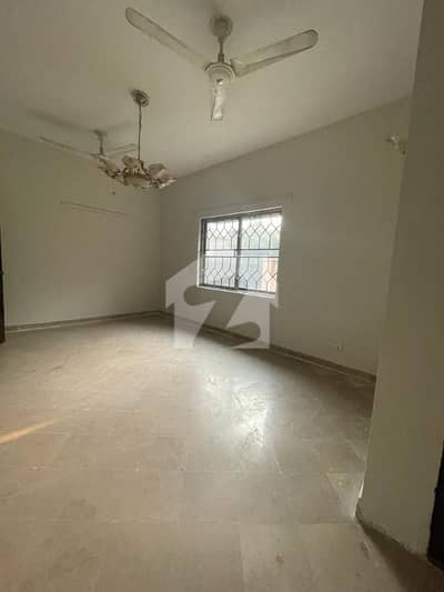 House For Grabs In 14 Marla Lahore House For Grabs In 14 Marla Lahore