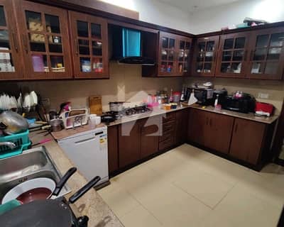 ڈیوائن گارڈنز لاہور میں 4 کمروں کا 10 مرلہ مکان 3.9 کروڑ میں برائے فروخت۔