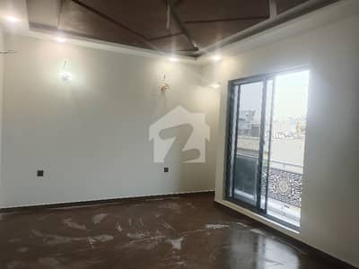 گلشنِ اقبال - بلاک 13 ڈی گلشنِ اقبال,گلشنِ اقبال ٹاؤن,کراچی میں 4 کمروں کا 10 مرلہ بالائی پورشن 1.5 لاکھ میں کرایہ پر دستیاب ہے۔